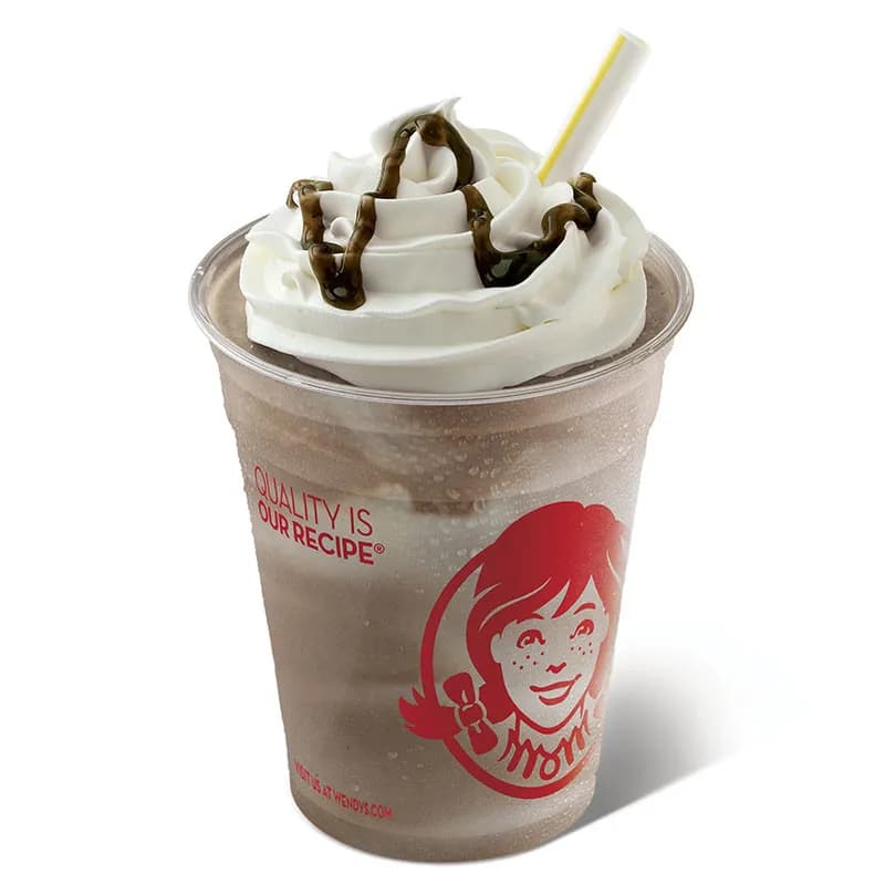 Batifrosty con chocolate y crema batida de Wendy’s Panamá