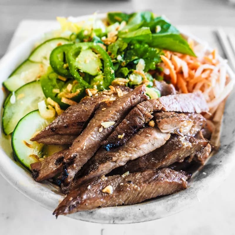 Bunless beef bowl with fresh vegetables, like a no bun Wendy's burger served in a container